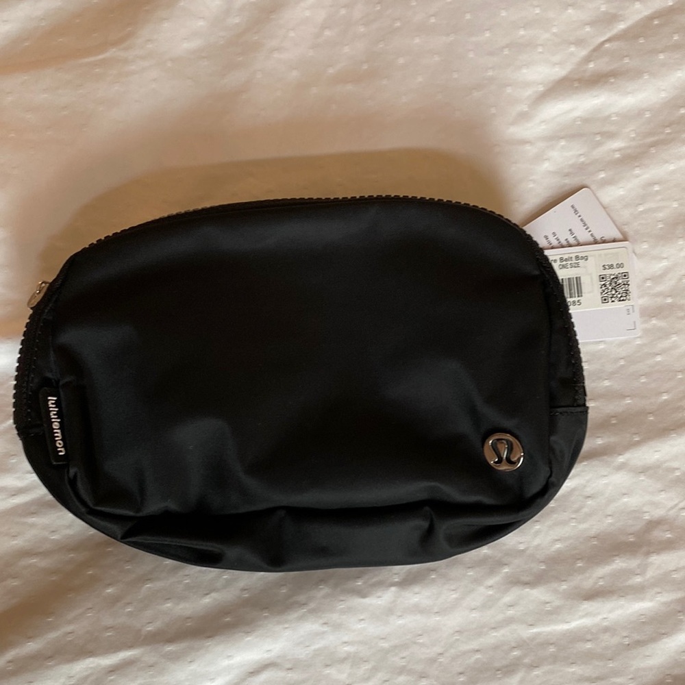 Black lululemon Fanny pack